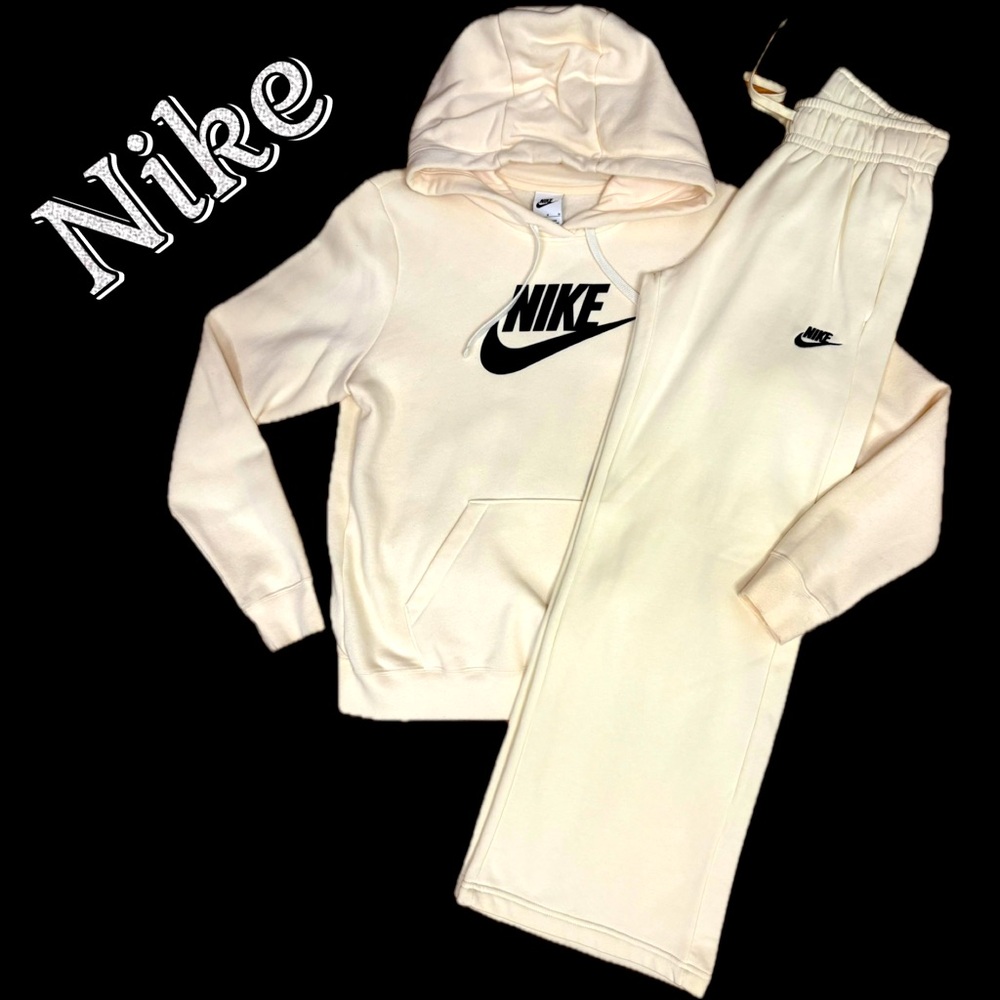 🛑SOLD🛑 Nike Off-White / Cream Hoodie and Straight Leg Sweatpants Set